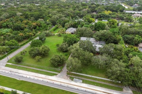 House in Homestead, Florida 4 bedrooms, 392.98 sq.m. № 2013798 - photo 21