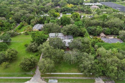 House in Homestead, Florida 4 bedrooms, 392.98 sq.m. № 2013798 - photo 22