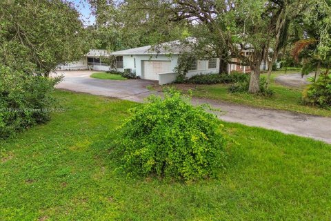 House in Homestead, Florida 4 bedrooms, 392.98 sq.m. № 2013798 - photo 15