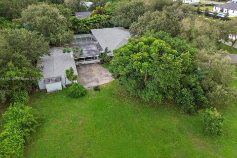 House in Homestead, Florida 4 bedrooms, 392.98 sq.m. № 2013798 - photo 16