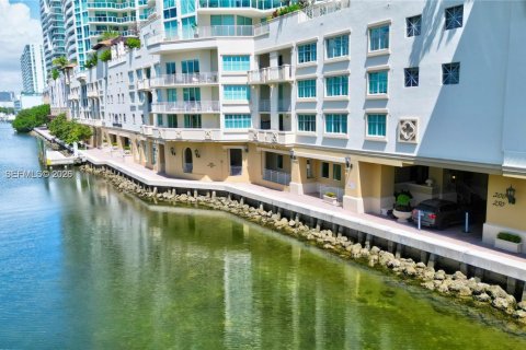 Condo in Sunny Isles Beach, Florida, 3 bedrooms № 2193546 - photo 26