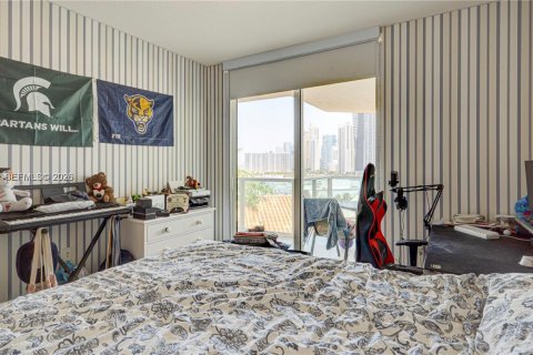 Condo in Sunny Isles Beach, Florida, 3 bedrooms № 2193546 - photo 10