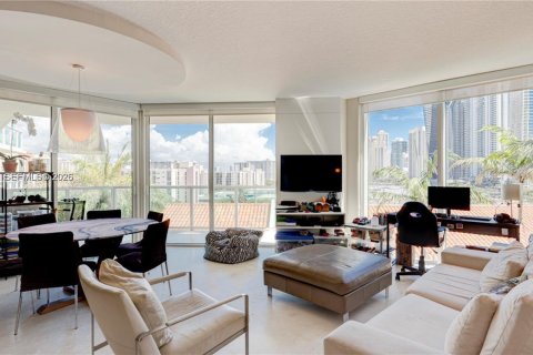 Condo in Sunny Isles Beach, Florida, 3 bedrooms № 2193546
