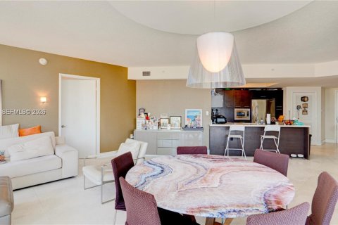 Condo in Sunny Isles Beach, Florida, 3 bedrooms № 2193546 - photo 13