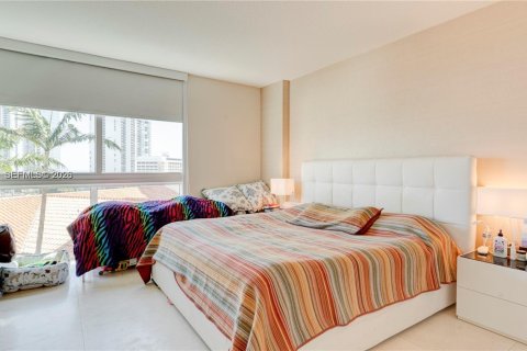 Condo in Sunny Isles Beach, Florida, 3 bedrooms № 2193546 - photo 22