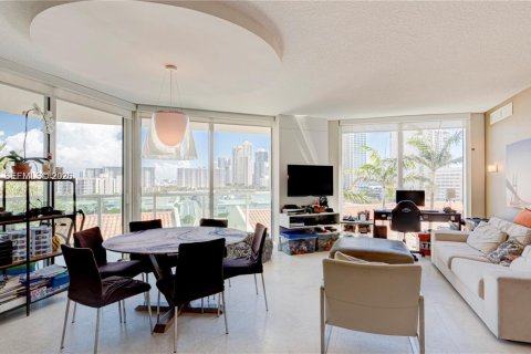 Condo in Sunny Isles Beach, Florida, 3 bedrooms № 2193546 - photo 2