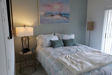 Condo in Bradenton, Florida, 2 bedrooms  № 346211 - photo 13