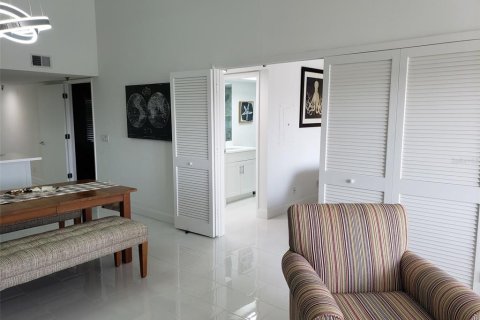 Condo in Bradenton, Florida, 2 bedrooms  № 346211 - photo 12