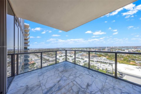 Condominio en venta en Bal Harbour, Florida, 4 dormitorios, 342.62 m2 № 1868534 - foto 19