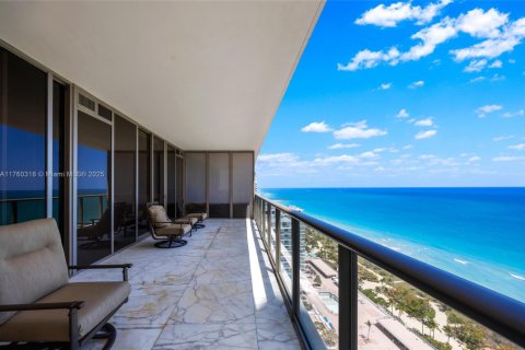 Condominio en venta en Bal Harbour, Florida, 4 dormitorios, 342.62 m2 № 1868534 - foto 21