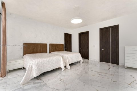 Condominio en venta en Bal Harbour, Florida, 4 dormitorios, 342.62 m2 № 1868534 - foto 22