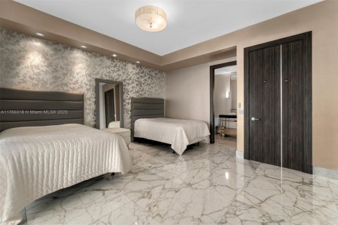 Condominio en venta en Bal Harbour, Florida, 4 dormitorios, 342.62 m2 № 1868534 - foto 16