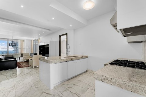 Condominio en venta en Bal Harbour, Florida, 4 dormitorios, 342.62 m2 № 1868534 - foto 26