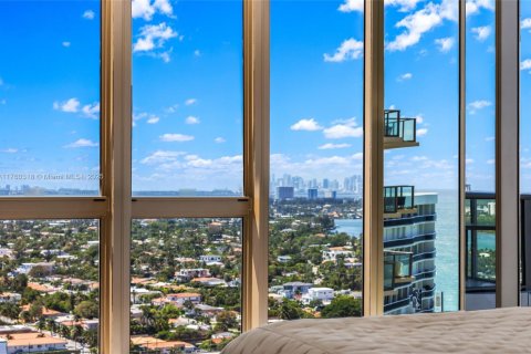 Condominio en venta en Bal Harbour, Florida, 4 dormitorios, 342.62 m2 № 1868534 - foto 28