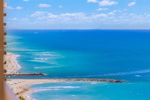 Condominio en venta en Bal Harbour, Florida, 4 dormitorios, 342.62 m2 № 1868534 - foto 27