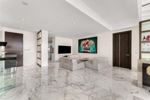 Condominio en venta en Bal Harbour, Florida, 4 dormitorios, 342.62 m2 № 1868534 - foto 13