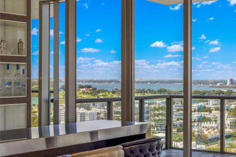 Condominio en venta en Bal Harbour, Florida, 4 dormitorios, 342.62 m2 № 1868534 - foto 11