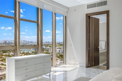 Condominio en venta en Bal Harbour, Florida, 4 dormitorios, 342.62 m2 № 1868534 - foto 17
