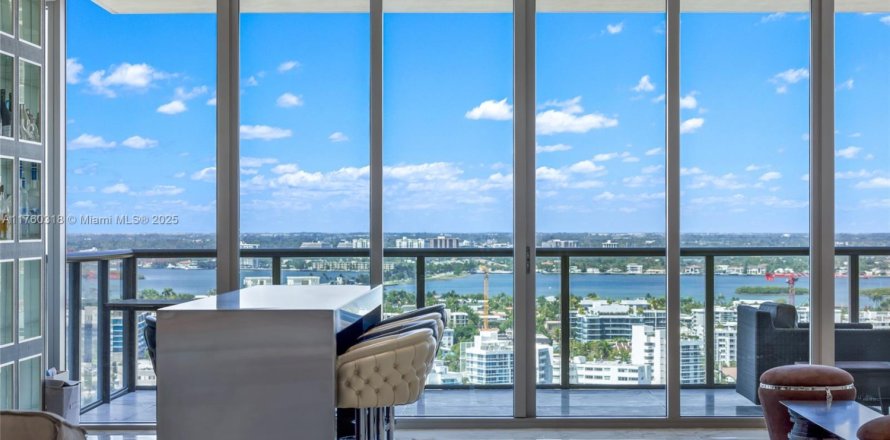 Condo in Bal Harbour, Florida, 4 bedrooms № 1868534