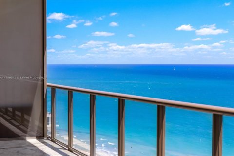 Condominio en venta en Bal Harbour, Florida, 4 dormitorios, 342.62 m2 № 1868534 - foto 8