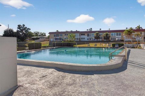 Condo in Clearwater, Florida, 2 bedrooms  № 2100188 - photo 23
