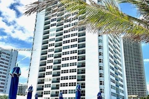 Condo à Hallandale Beach, Floride, 2 chambres  № 2070784