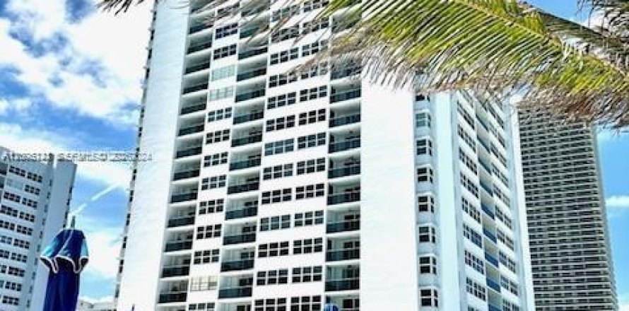 Condo à Hallandale Beach, Floride, 2 chambres  № 2070784