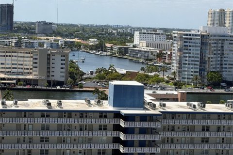 Copropriété à louer à Hallandale Beach, Floride: 2 chambres, 125.42 m2 № 2070784 - photo 3