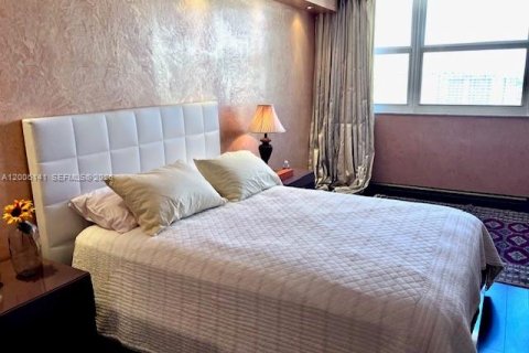 Copropriété à louer à Hallandale Beach, Floride: 2 chambres, 125.42 m2 № 2070784 - photo 13