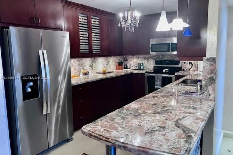 Copropriété à louer à Hallandale Beach, Floride: 2 chambres, 125.42 m2 № 2070784 - photo 6