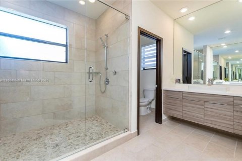 Villa ou maison à louer à Miami Lakes, Floride: 5 chambres, 280.47 m2 № 1825805 - photo 13