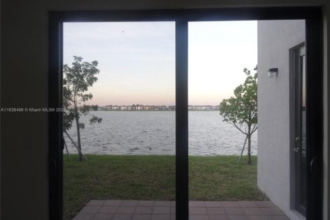 Villa ou maison à louer à Miami Lakes, Floride: 5 chambres, 280.47 m2 № 1825805 - photo 5