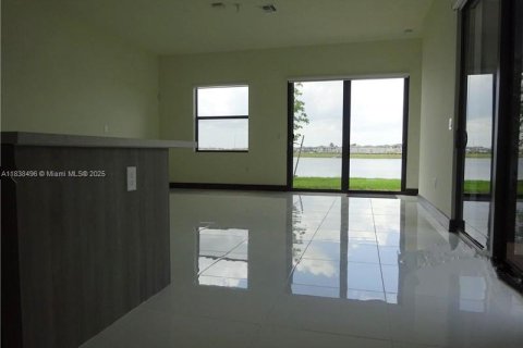 Villa ou maison à louer à Miami Lakes, Floride: 5 chambres, 280.47 m2 № 1825805 - photo 6