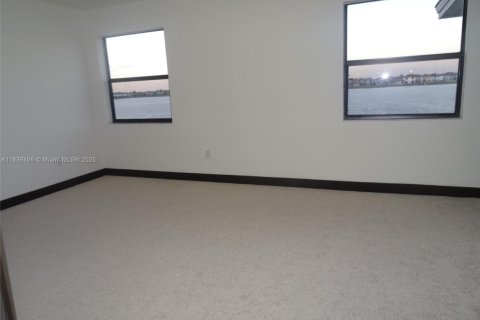 Villa ou maison à louer à Miami Lakes, Floride: 5 chambres, 280.47 m2 № 1825805 - photo 8