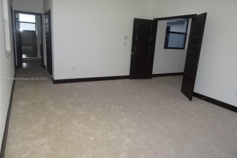 Villa ou maison à louer à Miami Lakes, Floride: 5 chambres, 280.47 m2 № 1825805 - photo 11