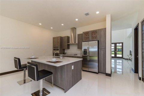 Villa ou maison à louer à Miami Lakes, Floride: 5 chambres, 280.47 m2 № 1825805 - photo 4
