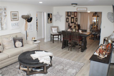 House in Boynton Beach, Florida 2 bedrooms, 132.66 sq.m. № 1971512 - photo 4