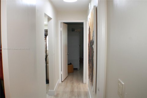 House in Boynton Beach, Florida 2 bedrooms, 132.66 sq.m. № 1971512 - photo 18