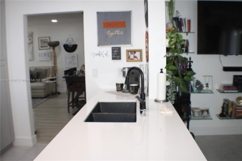 House in Boynton Beach, Florida 2 bedrooms, 132.66 sq.m. № 1971512 - photo 23