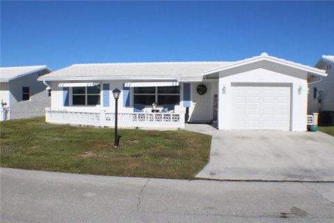 House in Boynton Beach, Florida 2 bedrooms, 132.66 sq.m. № 1971512 - photo 3