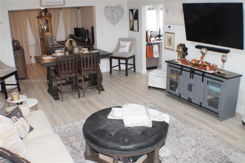 House in Boynton Beach, Florida 2 bedrooms, 132.66 sq.m. № 1971512 - photo 6