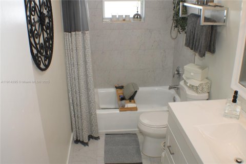 House in Boynton Beach, Florida 2 bedrooms, 132.66 sq.m. № 1971512 - photo 21