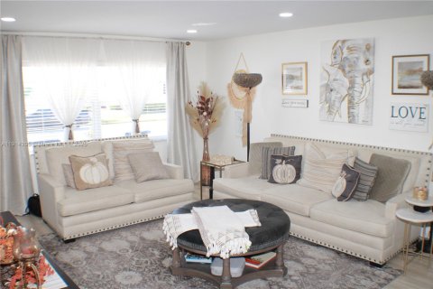 House in Boynton Beach, Florida 2 bedrooms, 132.66 sq.m. № 1971512 - photo 7