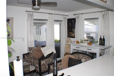 House in Boynton Beach, Florida 2 bedrooms, 132.66 sq.m. № 1971512 - photo 24