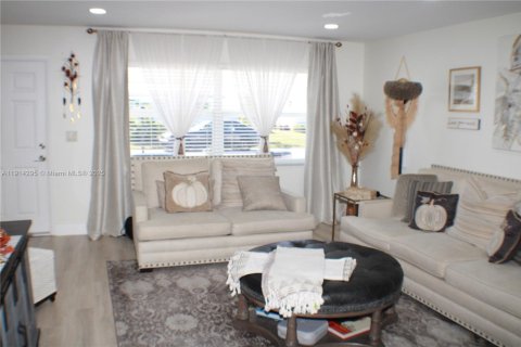 House in Boynton Beach, Florida 2 bedrooms, 132.66 sq.m. № 1971512 - photo 8