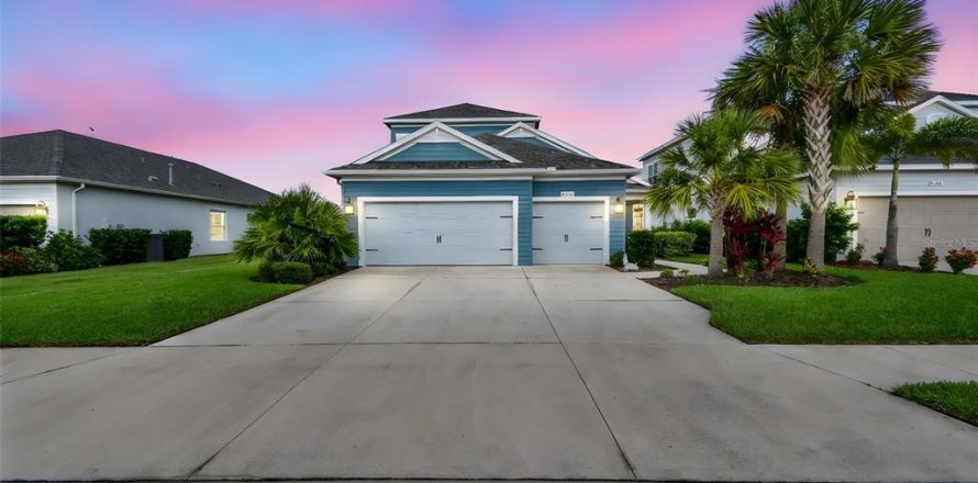 House in Parrish, Florida 4 bedrooms, 242.57 sq.m. № 1798536