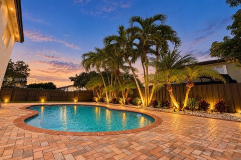 Villa ou maison à vendre à Miami, Floride: 5 chambres, 232.26 m2 № 2434329 - photo 4
