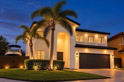 Villa ou maison à Miami, Floride 5 chambres, 232.26 m2 № 2434329