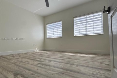 Villa ou maison à vendre à Miami, Floride: 5 chambres, 232.26 m2 № 2434329 - photo 26