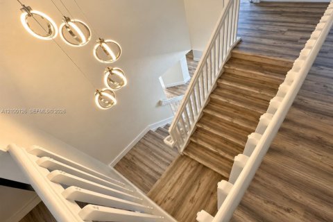 Villa ou maison à vendre à Miami, Floride: 5 chambres, 232.26 m2 № 2434329 - photo 11